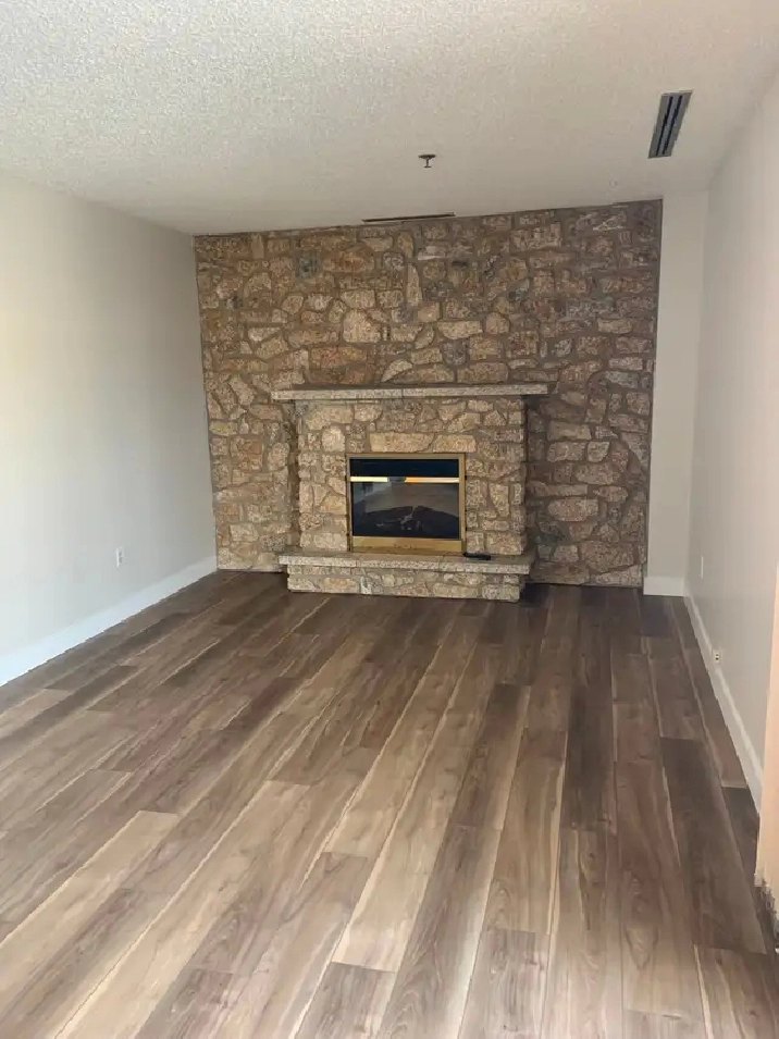 Spacious Refreshed Adult Only 2 Bedroom Suit