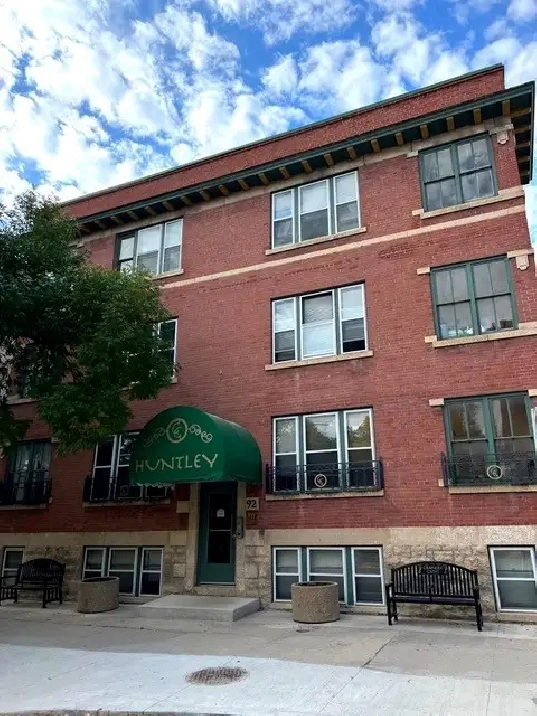 Sept 1st! $1399~~BEAUTIFUL CHARACTER 2BDRM/WSUNROOM