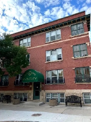 Sept 1st! $1399~~BEAUTIFUL CHARACTER 2BDRM/WSUNROOM