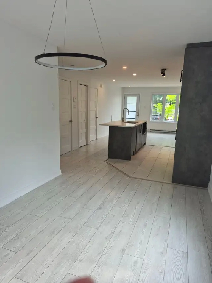 Très beau 5 ½ à louer, 1782 Ste-Hélène, Longueuil. 2050 $/mois