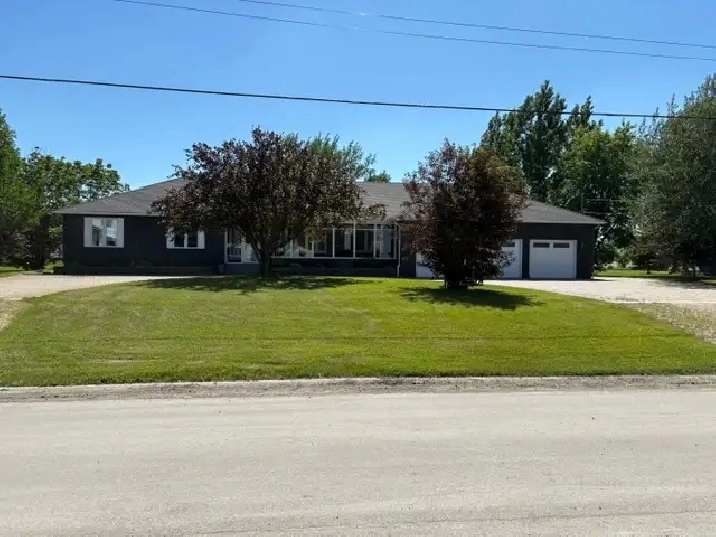 Spacious West St Paul Bungalow