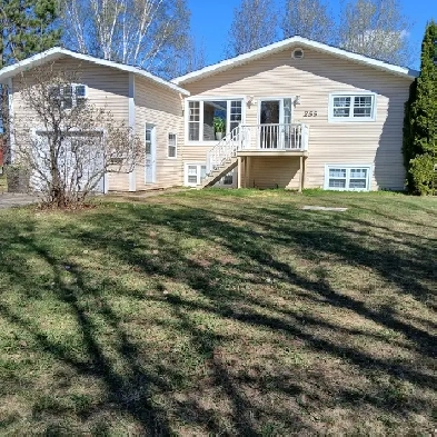 (BATHURST) HOUSE for SALE income property ,Maison a REVENUE