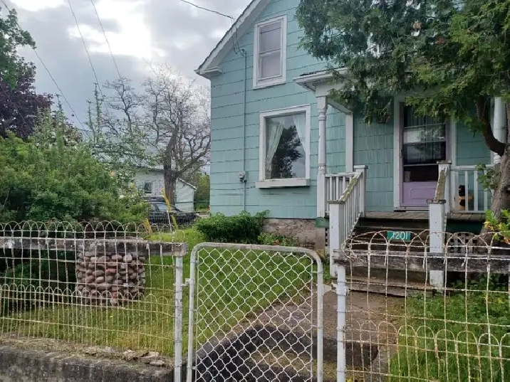 3 bed 1201  Main street Wolfe island