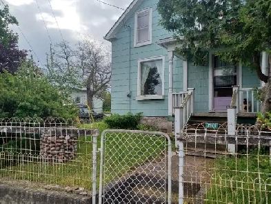 3 bed 1201  Main street Wolfe island