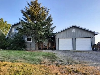Acreage with Beautiful house  Camden Lane Cochrane for rent