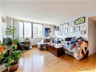 LARGE 3 BEDROOM CONDO , 2 GARAGE DOWNTOWN NEAR JAZZ FESTIVAL  !