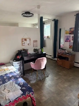 Bachelor Unit Available