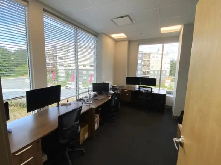 Spacious corner office package