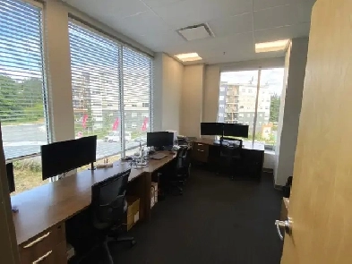 Spacious corner office package
