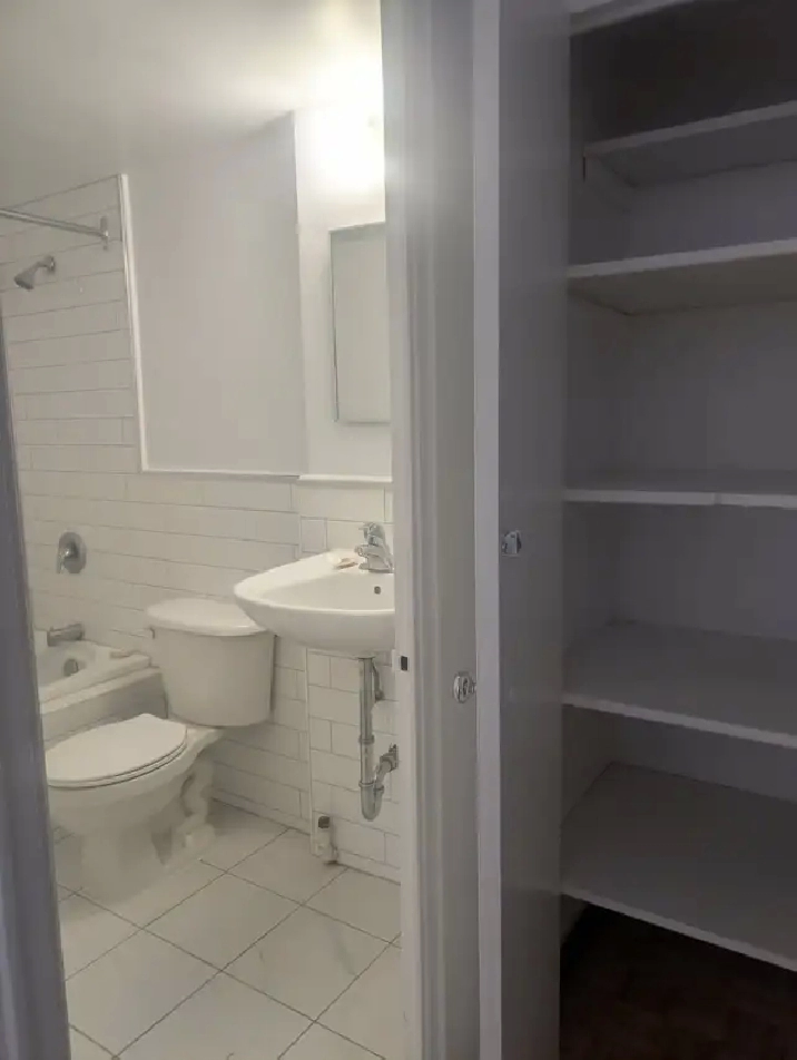 LARGE STUDIO FOR RENT, GREAT LOCATION