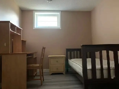 Spacious basement Room in Banff Trail close to UC/SAIT