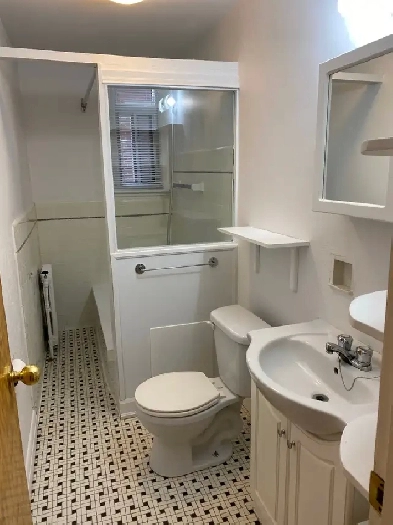 2 1/2 Chauffé, Eau Chaude, Poêle, Frigo  pour Septembre