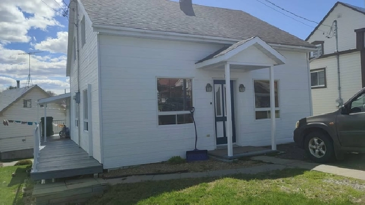 Maison 4 et 1/2 a louer au Ste-Claire.