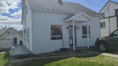 Maison 4 et 1/2 a louer au Ste-Claire.