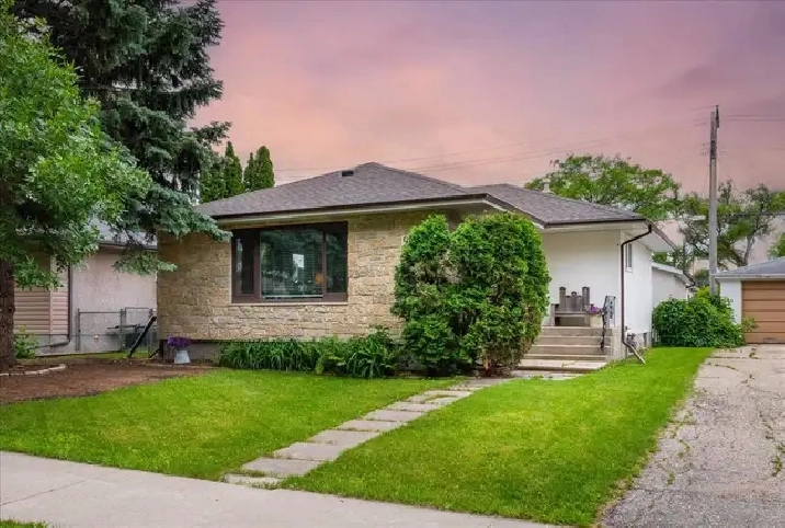 Home for Sale in East Kildonan!