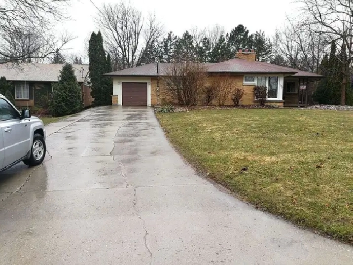 UWO Off Campus Rent - 3 BEDROOMS FOR 3 MALE STUDENTS