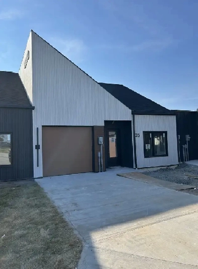 WOW! 3 bedrms. 3 bthrms. rec rm. developed basement. 2780 sq. ft