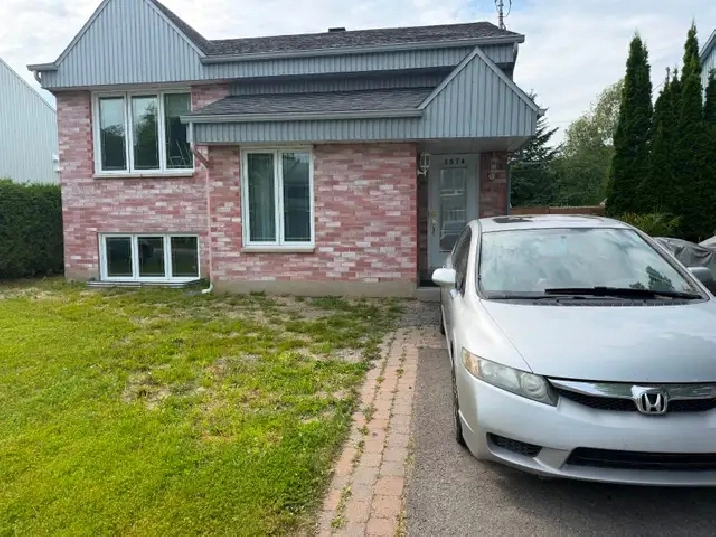 DUPLEX Grand 4 1/2 très lumineux - Abri tempo, électros inclus