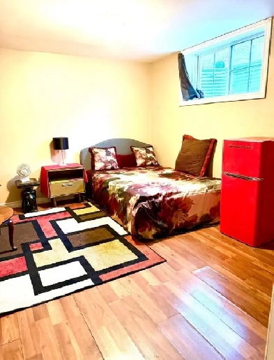 urgent room for rent Male only in Barrhaven
