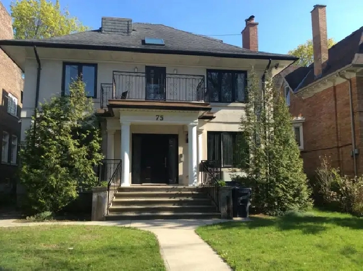 Bright 1 bedroom suite steps from High Park