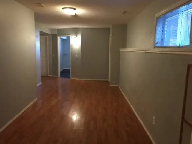 2 Bedroom Legal Basement Suite By Transit, Park and School NE