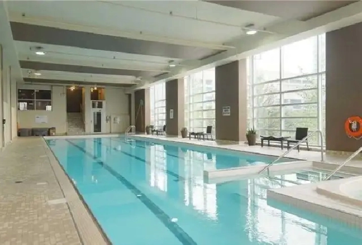 Seeking Professional Roommate at Downtown District Condo