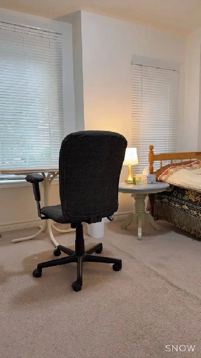 Room for rent-female