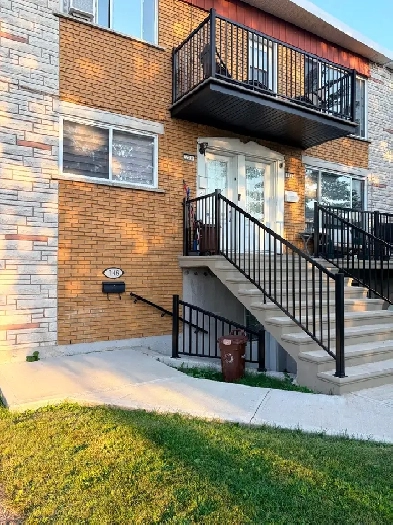 Grand et beau 4 1/2 à louer. Disponible maintenant.