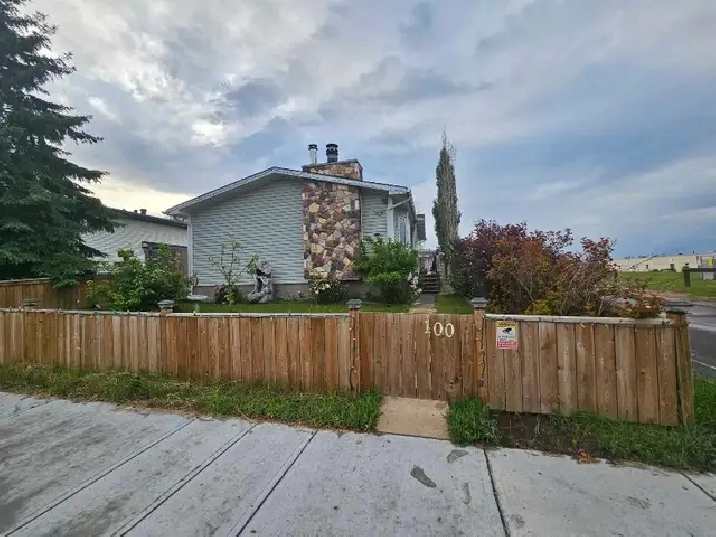 FOR SALE- Beautiful Move-In Ready Family Home