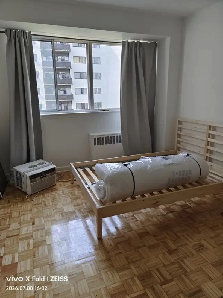 Room Available in 1 Bdrm   Den Apartment