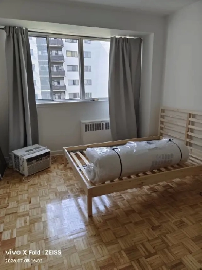 Room Available in 1 Bdrm   Den Apartment