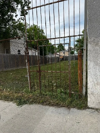 695 Selkirk Ave Commercial lot for sale