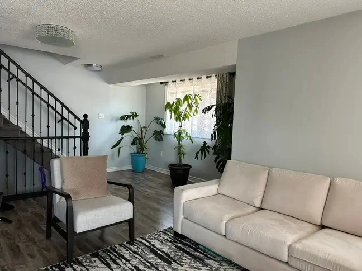 Barrie South Condo for rent