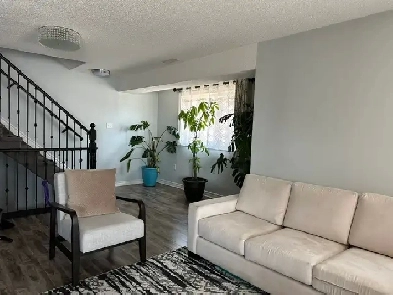 Barrie South Condo for rent
