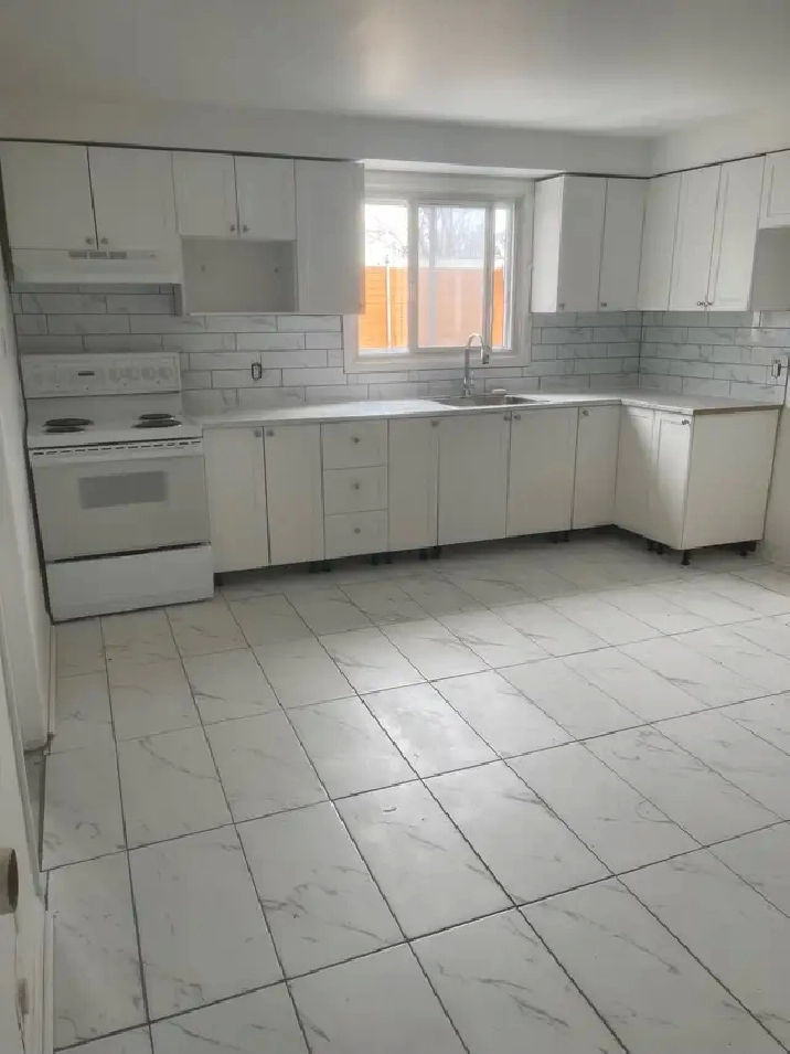 prix reduit! Logement à louer TRÈS GRAND 4 1/2 à St-Hubert