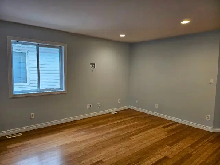 SOUTH WINDSOR SEMI-DETACHED FOR LEASE