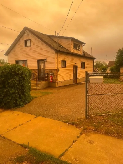3 BEDROOM HOUSE FOR RENT - AVAILABLE SEPTEMBER 1