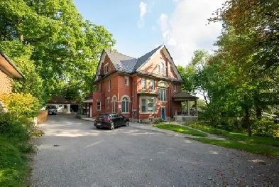 2 Bedroom Plus Den - Downtown Guelph - 2 Parking Spots