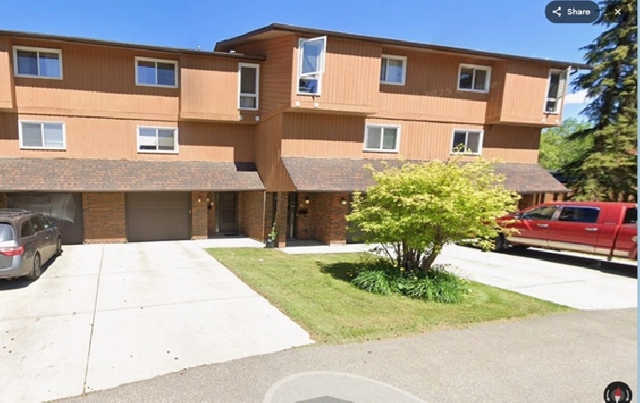 3 Bedroom/3 Baths Townhouse with garage. Newly renovated kitchen