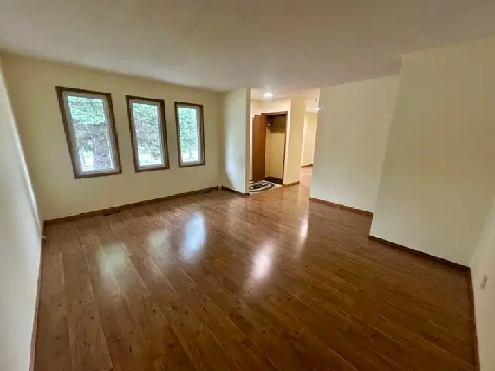 4.5 Bed 2 Bath House For Rent In Richmond West