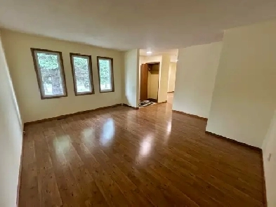 4.5 Bed 2 Bath House For Rent In Richmond West