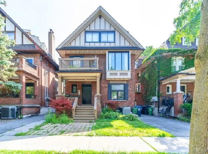 HIGH CEILING 3BR BSMT W/ LARGE WINDOWS AND LIVING! BLOOR/SPADINA