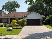BEAUTIFUL HOUSE FOR SALE MONT ROYAL 3 BEDROOMSNEAR SCHOOL!