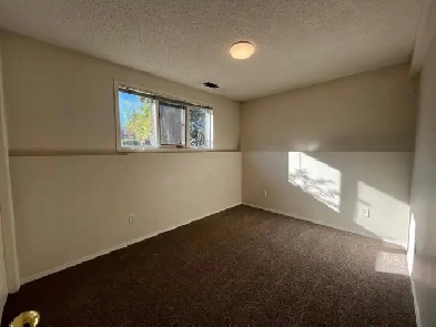 Room-NearUofA-Utilities Included-Private Bath/LivingRoom/Entry