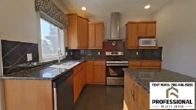 2600 sqft 4 Bed   Den / 3.5 Bath Home in MacTaggart with Bsmt