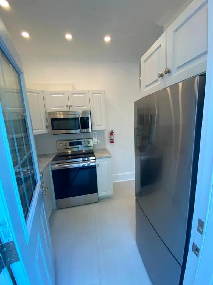 Very nice 2-bedroom unit- Centretown- Available October 1st!