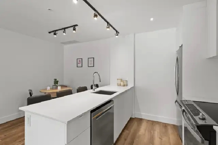 FURNISHED ROOM IN SHARED 4-BED UNIT - STEPS TO CONCORDIA
