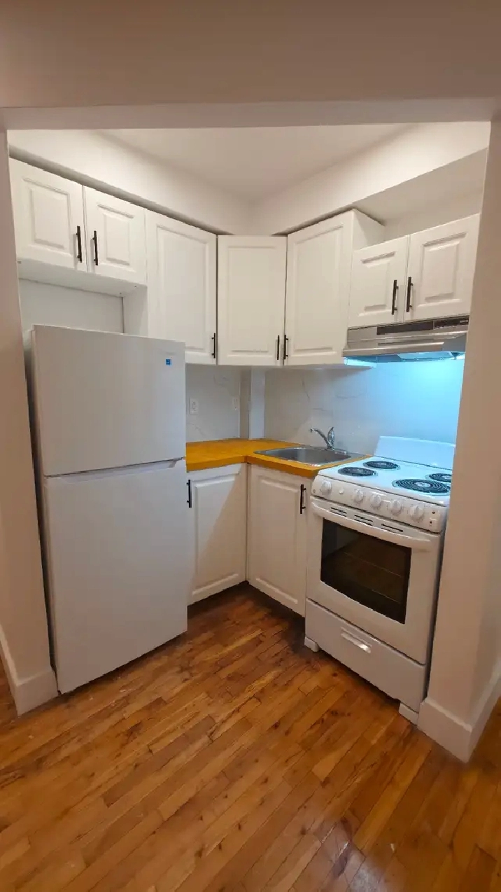 Studio rénové | Métro l'Acadie | Disponible maintenant | 1 015$