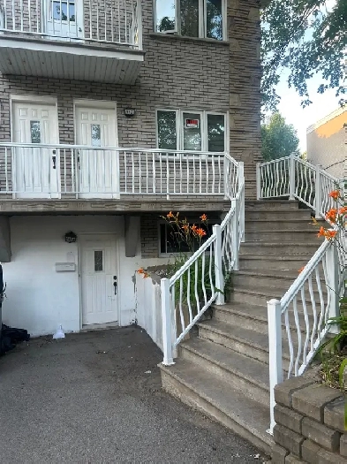 Grand 51/2 Rez-chaussée Laval-des-rapides 1800$/mois