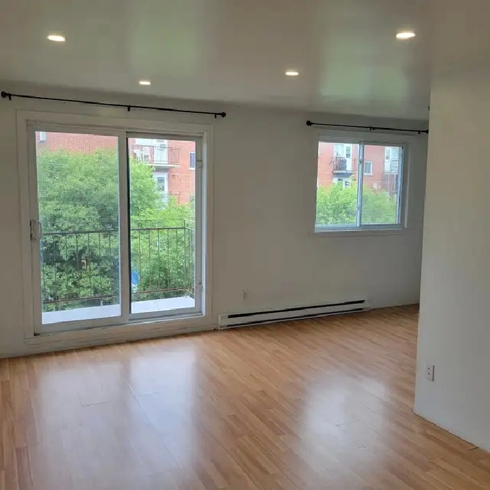 Longueuil, 4 ½ - $1350/month - Balcony. 2950 Mazenod Stree